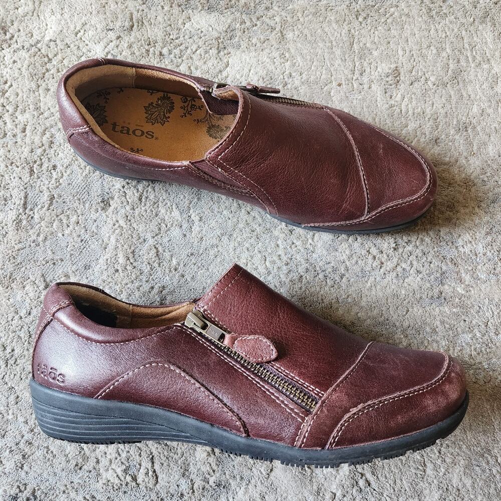 Taos Character Leather Shoes Womens 8.5 Brown Side Zip Loafer Comfort
